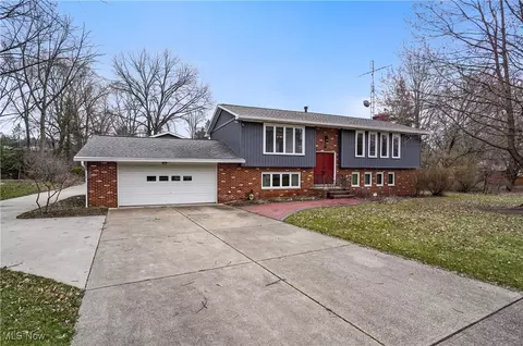 4716 Strouble Dr NW, Canton, OH 44718