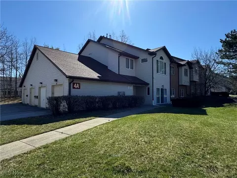 7131 Village Dr, Mentor, OH 44060