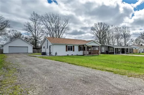 12435 Avalon Dr, Grafton, OH 44044