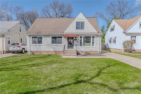 11926 Woodview Blvd, Parma Heights, OH 44130