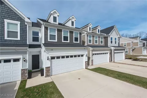 794 N Greenway Dr, Westlake, OH 44145