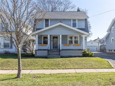 2741 Oakwood Dr, Cuyahoga Falls, OH 44221
