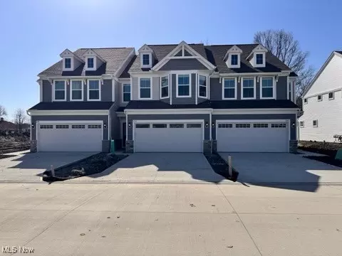 724 Harbour Town Ct, Avon Lake, OH 44012