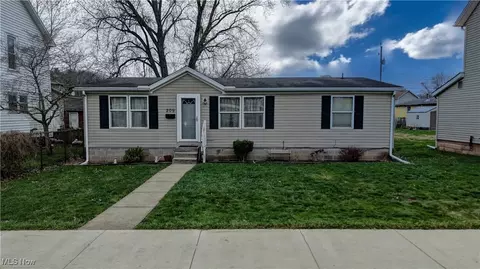209 Mccrea Ave, Dennison, OH 44621