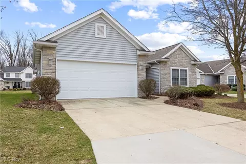 428 Stonehedge Dr, Elyria, OH 44035