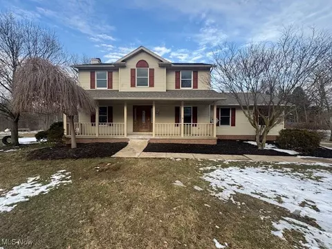2450 Waynesburg Dr SE, Canton, OH 44707