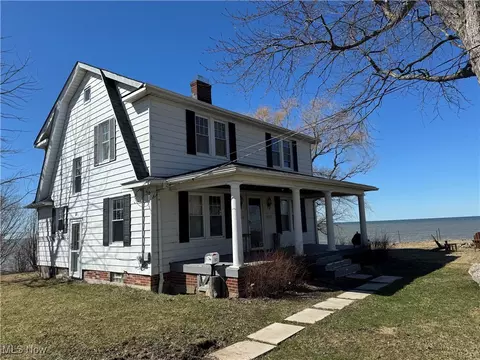 5117 N Lake Rd, Geneva, OH 44041
