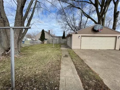 3331 Grant St, Lorain, OH 44052 photo 16