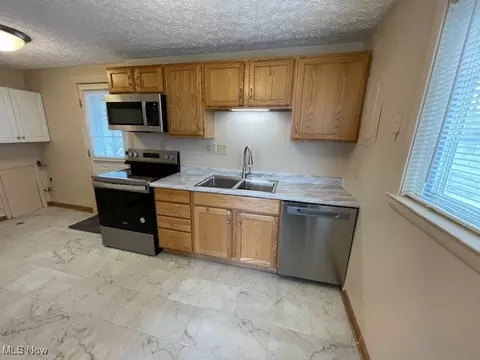 3331 Grant St, Lorain, OH 44052 photo 5