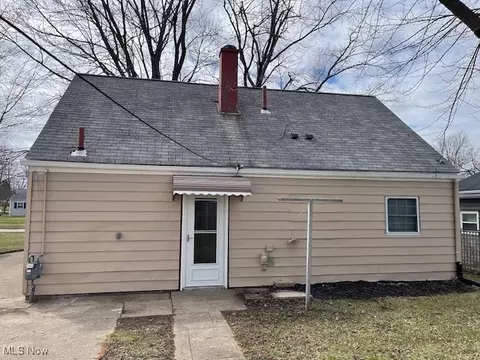 3331 Grant St, Lorain, OH 44052 photo 17