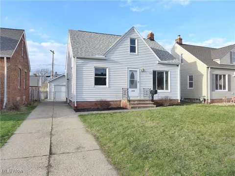 2906 Parklane Dr, Parma, OH 44134