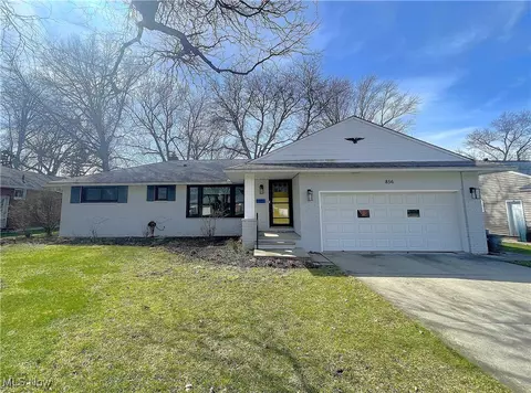 856 Stanwell Dr, Highland Heights, OH 44143
