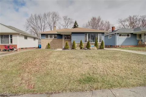 11332 Barrington Blvd, Parma Heights, OH 44130