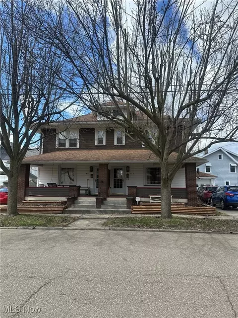 811 11th St NE, Massillon, OH 44646