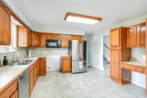 Kitchen - 644 University Ave, Elyria, OH 44035 photo 3 of 5