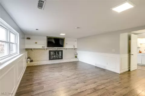 Living - 644 University Ave, Elyria, OH 44035 photo 6 of 8