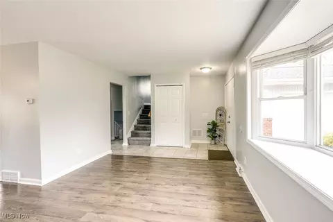 Living - 644 University Ave, Elyria, OH 44035 photo 4 of 8