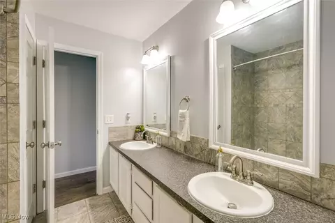 Bath - 644 University Ave, Elyria, OH 44035 photo 3 of 4