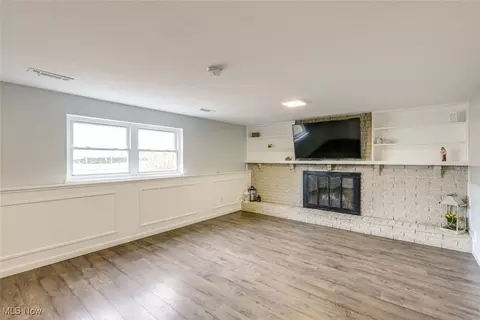 Living - 644 University Ave, Elyria, OH 44035 photo 5 of 8