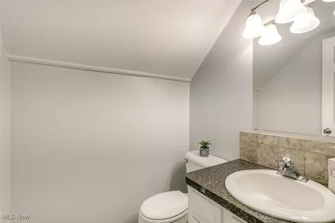 Bath - 644 University Ave, Elyria, OH 44035 photo 4 of 4