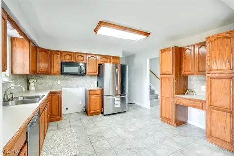 Kitchen - 644 University Ave, Elyria, OH 44035 photo 2 of 5