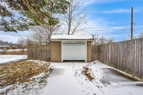 1530 E 219th St, Euclid, OH 44117 photo 34