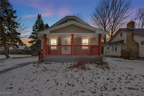 1530 E 219th St, Euclid, OH 44117 photo 2