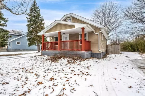 1530 E 219th St, Euclid, OH 44117 photo 3