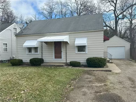 287 31st St NW, Barberton, OH 44203