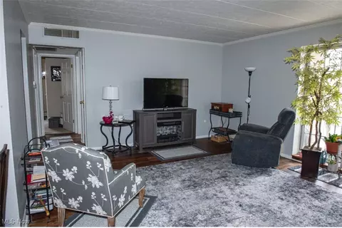 Living - 5200 West Blvd #407, Boardman, OH 44512 photo 1 of 2