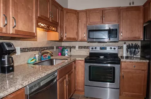 Kitchen - 5200 West Blvd #407, Boardman, OH 44512 photo 1 of 3