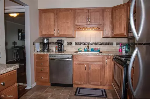 Kitchen - 5200 West Blvd #407, Boardman, OH 44512 photo 2 of 3