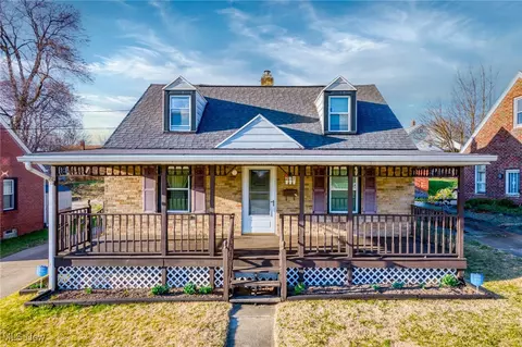 217 Robinson Ave, Barberton, OH 44203