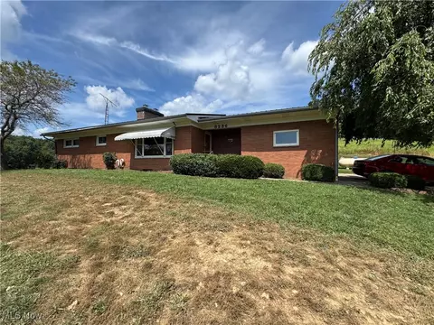 8236 Pleasant Valley Rd, Frazeysburg, OH 43822