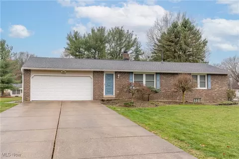 7912 Autumnwood St NW, North Canton, OH 44720