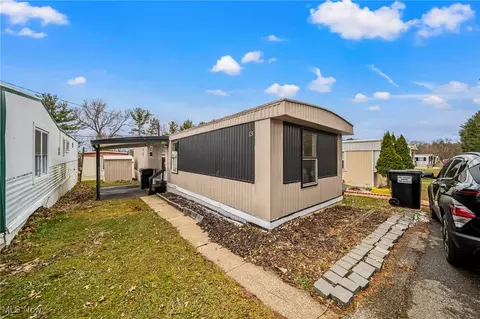 9735 Chillicothe Rd #13, Kirtland, OH 44094