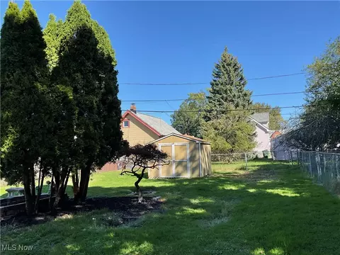Exterior - 925 E 236th St, Euclid, OH 44123 photo 3 of 3