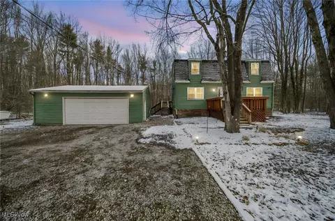 2105 N Park Ln, Roaming Shores, OH 44084