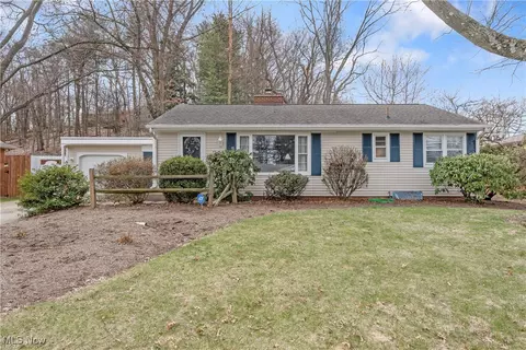 132 Maplecrest St SW, North Canton, OH 44720