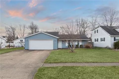 733 Sandalwood Dr, Elyria, OH 44035