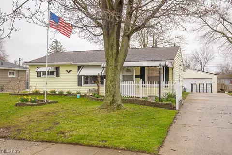 512 Willow Park Rd, Elyria, OH 44035
