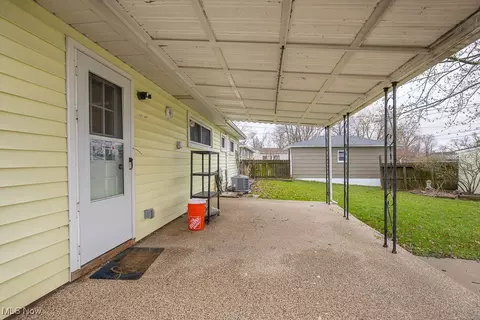 Exterior - 512 Willow Park Rd, Elyria, OH 44035 photo 1 of 4