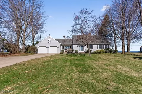 1122 Lake Rd, Conneaut, OH 44030