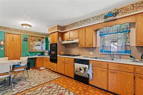 Kitchen - 5170 Broadway, Lorain, OH 44052 photo 1 of 5