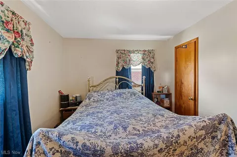 Bedroom - 5170 Broadway, Lorain, OH 44052 photo 2 of 4