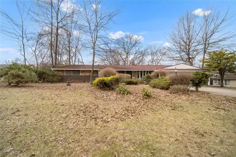 2270 Newbury Dr, East Cleveland, OH 44112