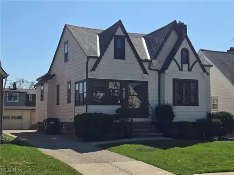 6305 Farnsworth Dr, Parma, OH 44129
