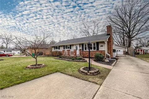 76 Pennington Dr, Painesville, OH 44077