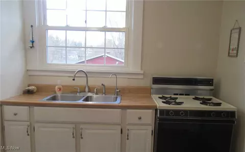 Kitchen - 131 Cherry St, Barnesville, OH 43713 photo 4 of 4