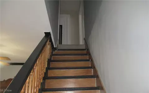 Entry Way - 131 Cherry St, Barnesville, OH 43713 photo 2 of 3